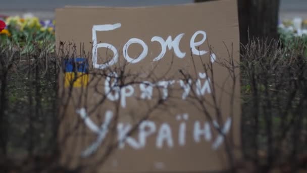 Manifesti Protesta Contro Attacco Russo All Ucraina All Ambasciata Russa — Video stock gratuito