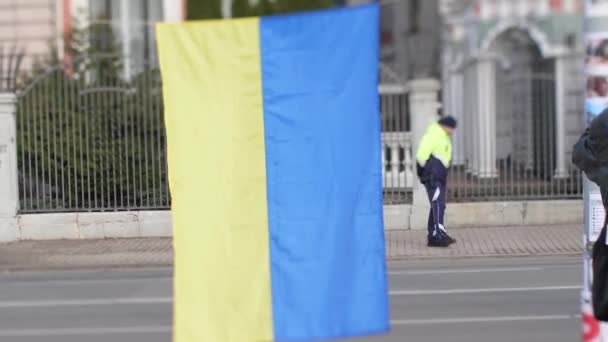 Ukrainska Flaggan Inget Krig Protestera Affischer Mot Rysslands Angrepp Ukraina — Stockvideo