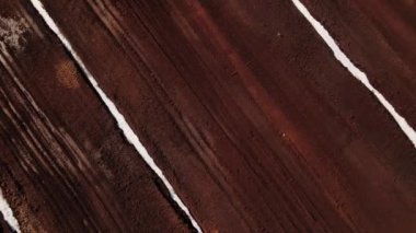 Turba çıkarma alanı. Bataklığın boşaltılmış alanları turba çıkartma için kullanılır. Hava aracı hareketinin türü