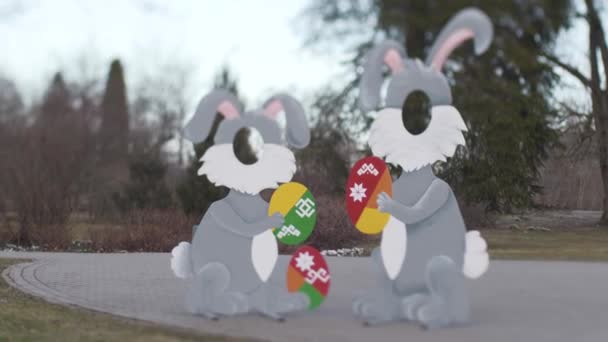 Easter Bunnies Put Window Straw Bunnies Waiting Easter Selective Focus — ストック動画