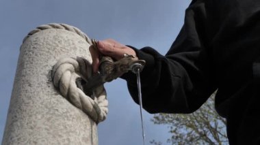 Musluk suyu da akar. Lezzetli suyu olan eski bir musluk.