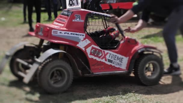 Car Buggy Competition Gravel Track Fighting First Place Participating Competition — Stockvideo