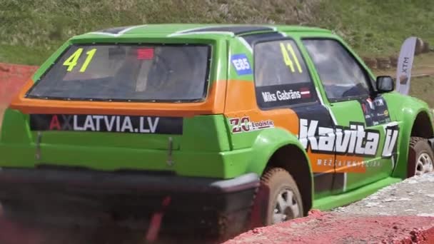 Carro Buggy Competição Uma Pista Cascalho Lutando Para Primeiro Lugar — Vídeo de Stock