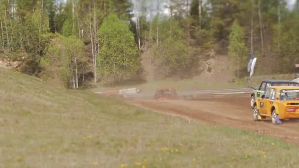 Bil Buggy Konkurrens Grusväg Slåss För Det Första Genom Att — Stockvideo