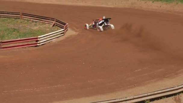 Carro Buggy Competição Uma Pista Cascalho Lutando Para Primeiro Lugar — Vídeo de Stock