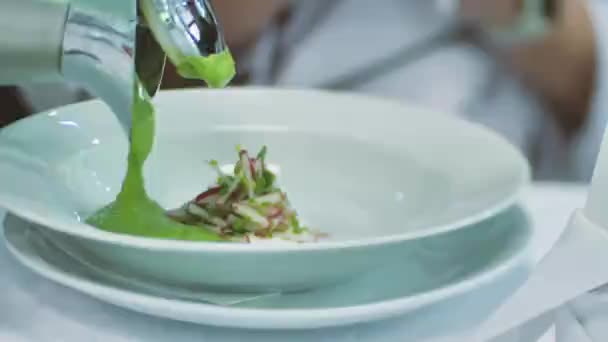 Yemek Tatma Bölümü Teftişi Ellerinle Çatalınla Kaşığınla Yenilen Bir Tabakta — Stok video
