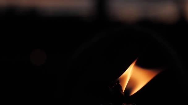 Огненное Пламя Факела Черном Фоне Пламя Огня Танцует Темноте Мягкая — стоковое видео