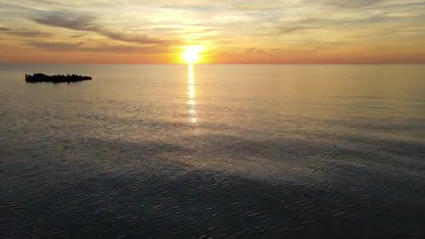 Sun Setting Reflection Seascape Tropical Golden Sunset Ocean Water Aerial — Stockvideo