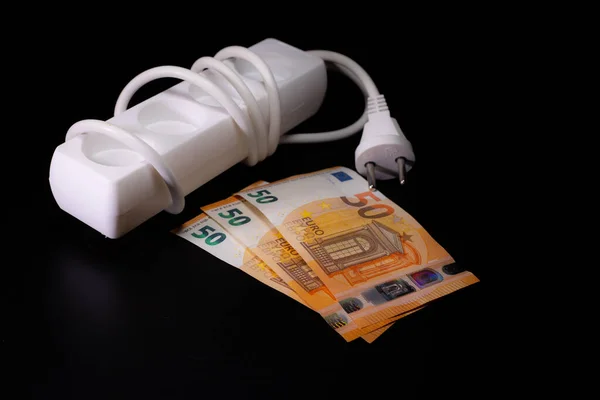Ακριβό Για Τους Καταναλωτές Ηλεκτρικής Ενέργειας Ηλεκτρικά Βύσματα Τραπεζογραμμάτια Ευρώ — Φωτογραφία Αρχείου