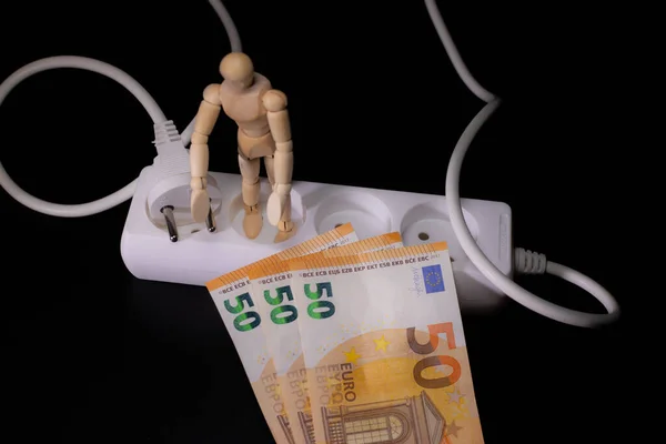 Ακριβό Για Τους Καταναλωτές Ηλεκτρικής Ενέργειας Ηλεκτρικά Βύσματα Τραπεζογραμμάτια Ευρώ — Φωτογραφία Αρχείου