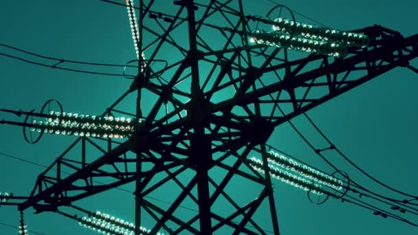 Elektromos Vezetékek Napsugarakkal Kék Égen Nagyfeszültségű Alállomás Villamosenergia Válság Világban — Stock videók