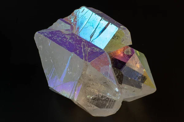 Pastel Renkli Melek Aura Quartz Kristal Nokta Kümesi Makrosu Siyah — Stok fotoğraf