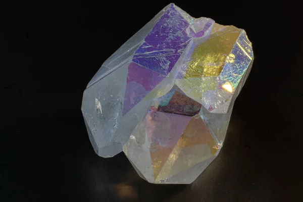 Pastel Renkli Melek Aura Quartz Kristal Nokta Kümesi Makrosu Siyah — Stok fotoğraf