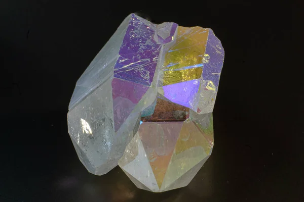 Pastel Renkli Melek Aura Quartz Kristal Nokta Kümesi Makrosu Siyah — Stok fotoğraf