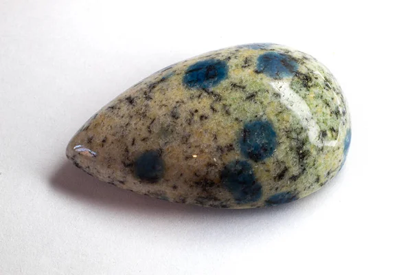 Jasper Teardrop Cabochon Granit Regentropfen Blauer Azurit Auf Weißer Granit — Stockfoto