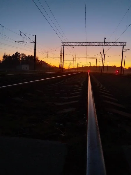 Bahngleise Auf Der Schiene Bei Sonnenuntergang — Stockfoto