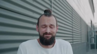 Hippi olumsuz duyguları ifade eder. Tehdit eden bir kadın. İnkar ve rıza dışı. Yüksek kalite