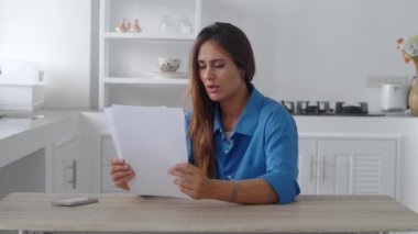 Hüsrana uğrayan kadın, kötü haber nedeniyle işten çıkarılan personel ihbarını geri çekti. Öğrenci üniversitesinden atılma, burs iptal konsepti