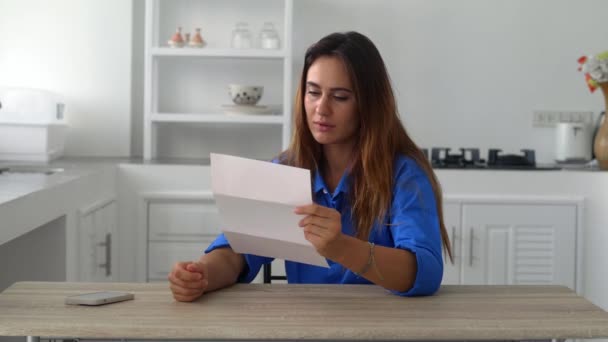 Frustrated millennial businesswoman receiving bad news of bankruptcy losing business in formal paper letter by mail. — Stockvideo