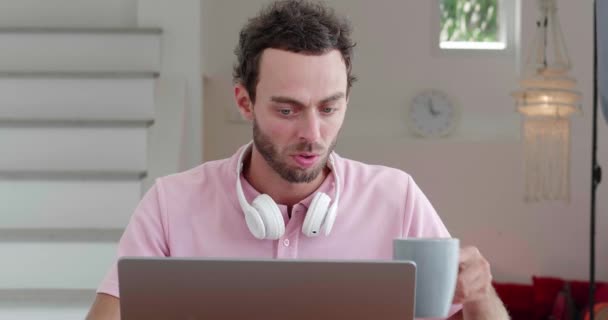 European Successful Male Entrepreneur Drinking Hot Coffee While Working New — Vídeo de Stock