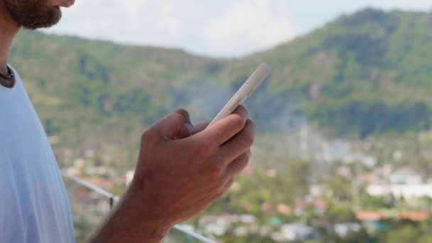 Details Male Hands Using Smartphone Checking Content Social Media Browsing — Stock videók