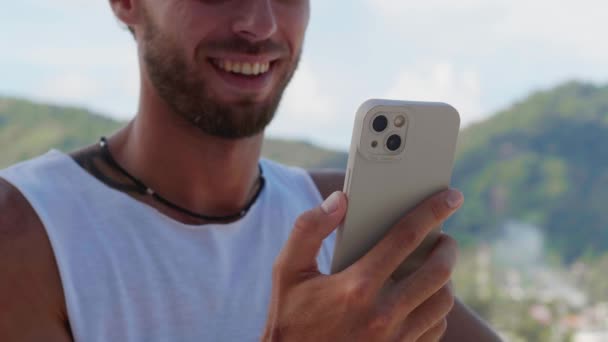 Focus Smartphone Cheerful Young Man Using Mobile Phone Having Video — Vídeo de Stock