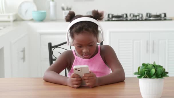 Phone Addicted Little Girl Headphones Browses Websites Watches Cartoons Smartphone — Stockvideo