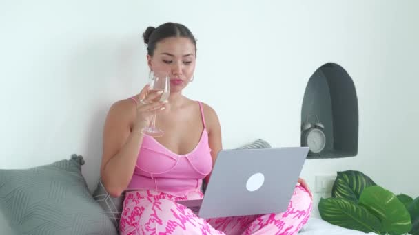 Girl Drinking Wine Working Laptop Attractive Woman Bedroom Uses Laptop — Stock Video