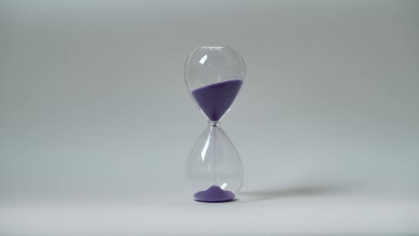 Close Hourglass Blurred Background Time Lapse Time Fleeting — Stock Video