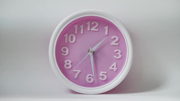Time Lapse Sur Une Horloge Blanche Moderne Sur Blanc Fermez — Video