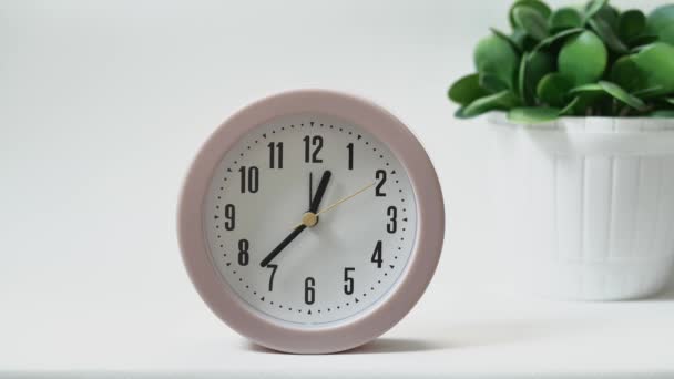 Relógio Mostrar Tempo Execução Relógio Parede Moderno Feche Até Relógio — Vídeo de Stock
