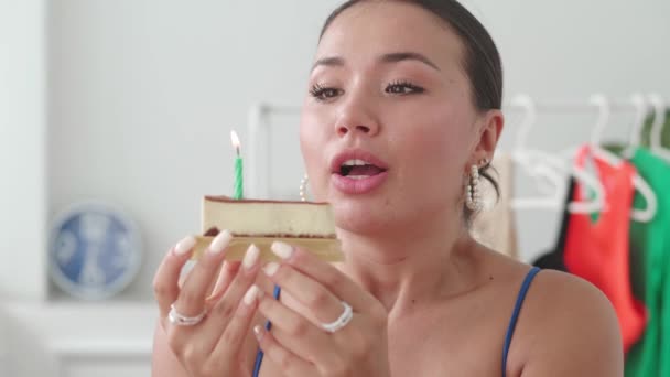 Ragazza Compleanno Festeggia Suo Anniversario Anno Della Sua Attività Successo — Video Stock