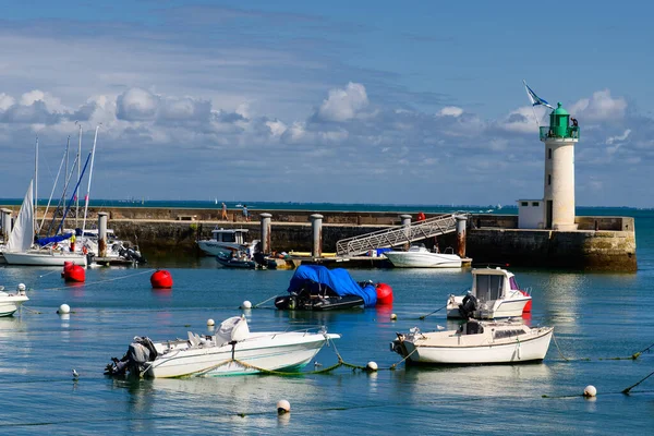 Pohled Phare Flotte Některé Lodě Moři Plážové Plage Arnerault Slunné — Stock fotografie