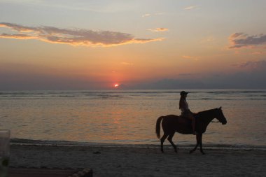 Gilli Adaları 'nda Endonezya günbatımı