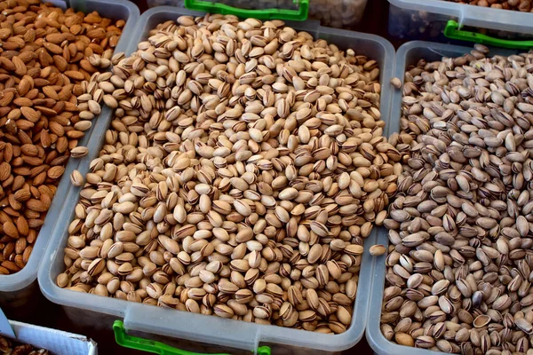 Different Nuts Almonds Cashews Pistachios Display Farmer Market Real Food — Stock Photo, Image