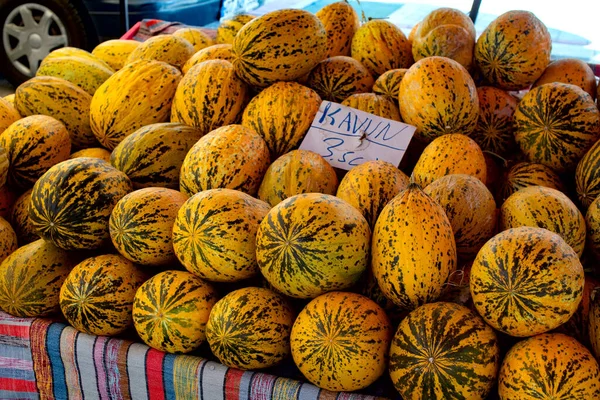 Rijp Meloenen Die Zomerdag Boerenmarkt Buiten Zien Zijn Gezond Eten — Stockfoto