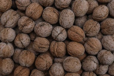 Tahta bir kasede ceviz