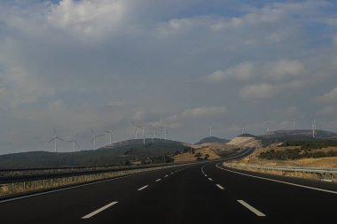 Dağlarda rüzgar türbinleri