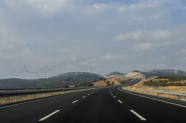 Dağlarda rüzgar türbinleri