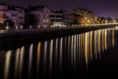 Şehrin gece manzarası