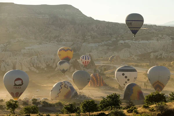 カパドシアトルコの熱気球は — ストック写真