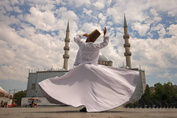 Homem Muçulmano Semazen Uma Mesquita — Fotografia de Stock
