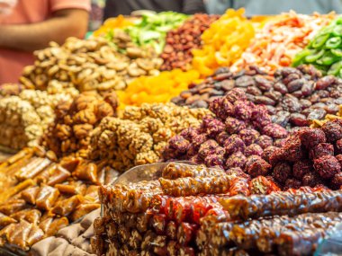 Türkiye 'ye git. İstanbul 'daki Grand Bazaar' da Sweets ve church chkhela 'yı kapatın. Tarihi pazar popüler bir turizm merkezidir..