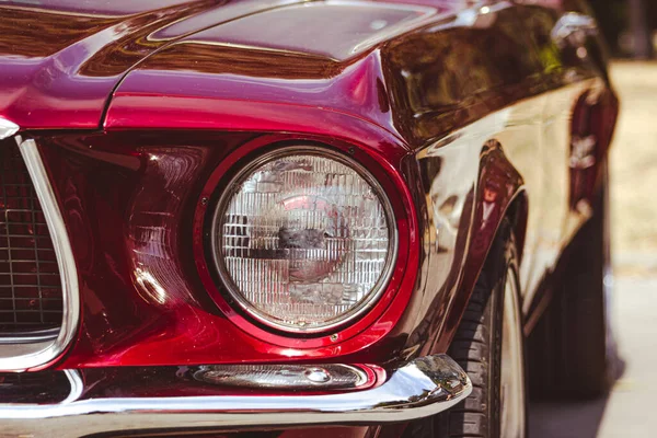 Vintage Retro Car Close Headlights Front View Red Muscle Car — Stock Photo, Image