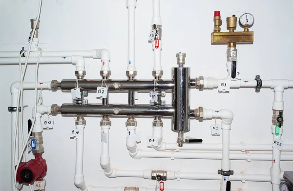 beyaz besleme boruları ve çelik borular