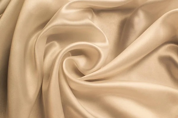 Krem rengi ipek kumaşın hassas dokusu