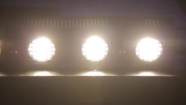 Projecteurs clignotants. Feux clignotants. Lumières de disco Lumières de faisceau de matrice Lampe Phare halogène Lampe Boîte de nuit — Video