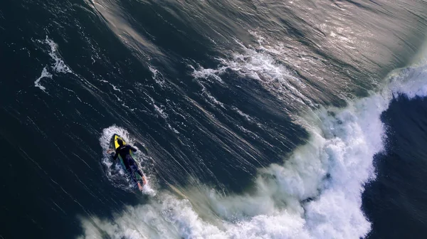 Vogelauge Über Surfer Der Auf Den Wellen Paddelt — Stockfoto
