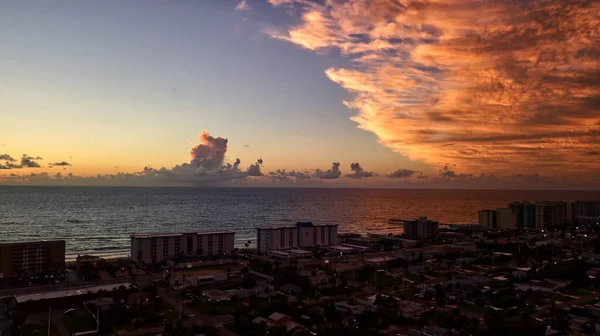 Schöner Sonnenuntergang Vor Dem Hintergrund Des Meeres Abendhimmel — Stockfoto