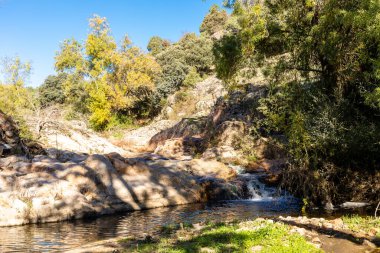 Robledo de Chavela, Madrid 'deki Cofio nehrinin ilk sonbahar renkleri